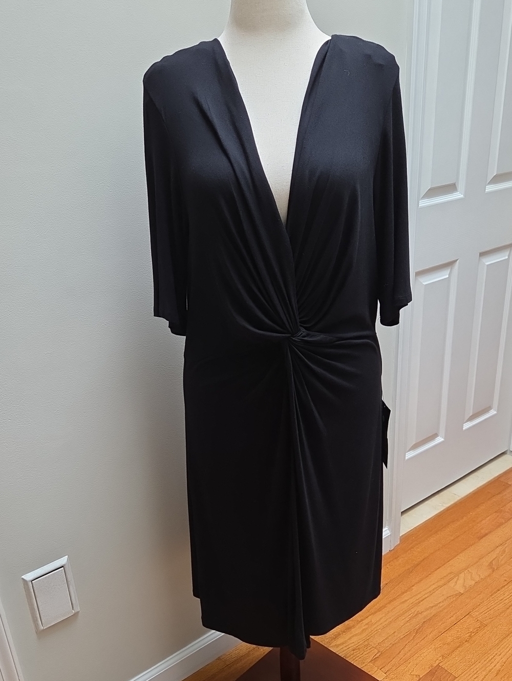 Avenue NWT Black Twist Front Ruched V Neck Dress Plus 22/24